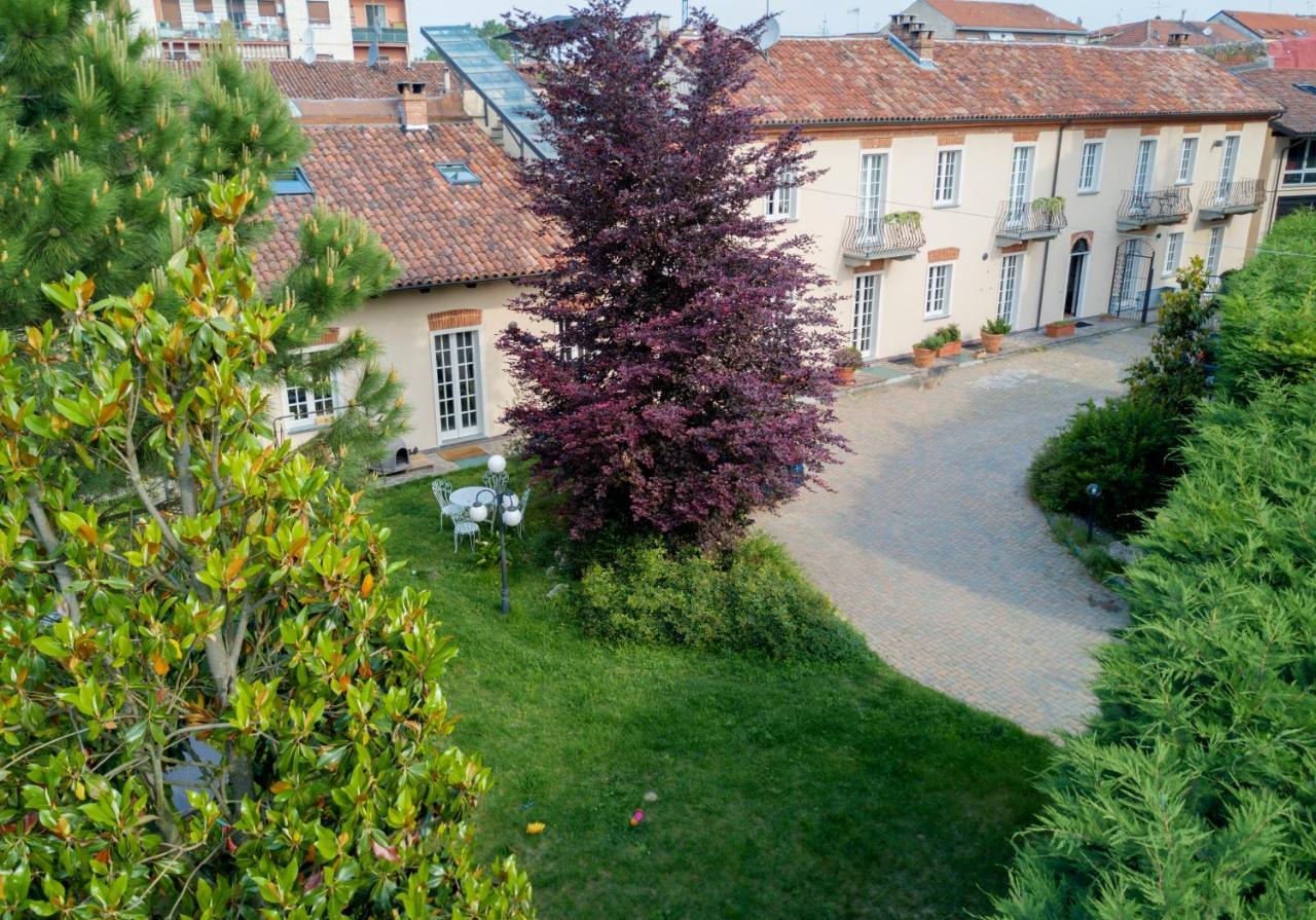 Razmataz Acomodação com café da manhã Asti Exterior foto